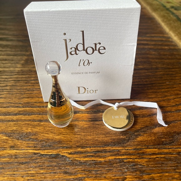 Dior J'adore L'or Perfume with Gold and Clear Design - Picture 3 of 5